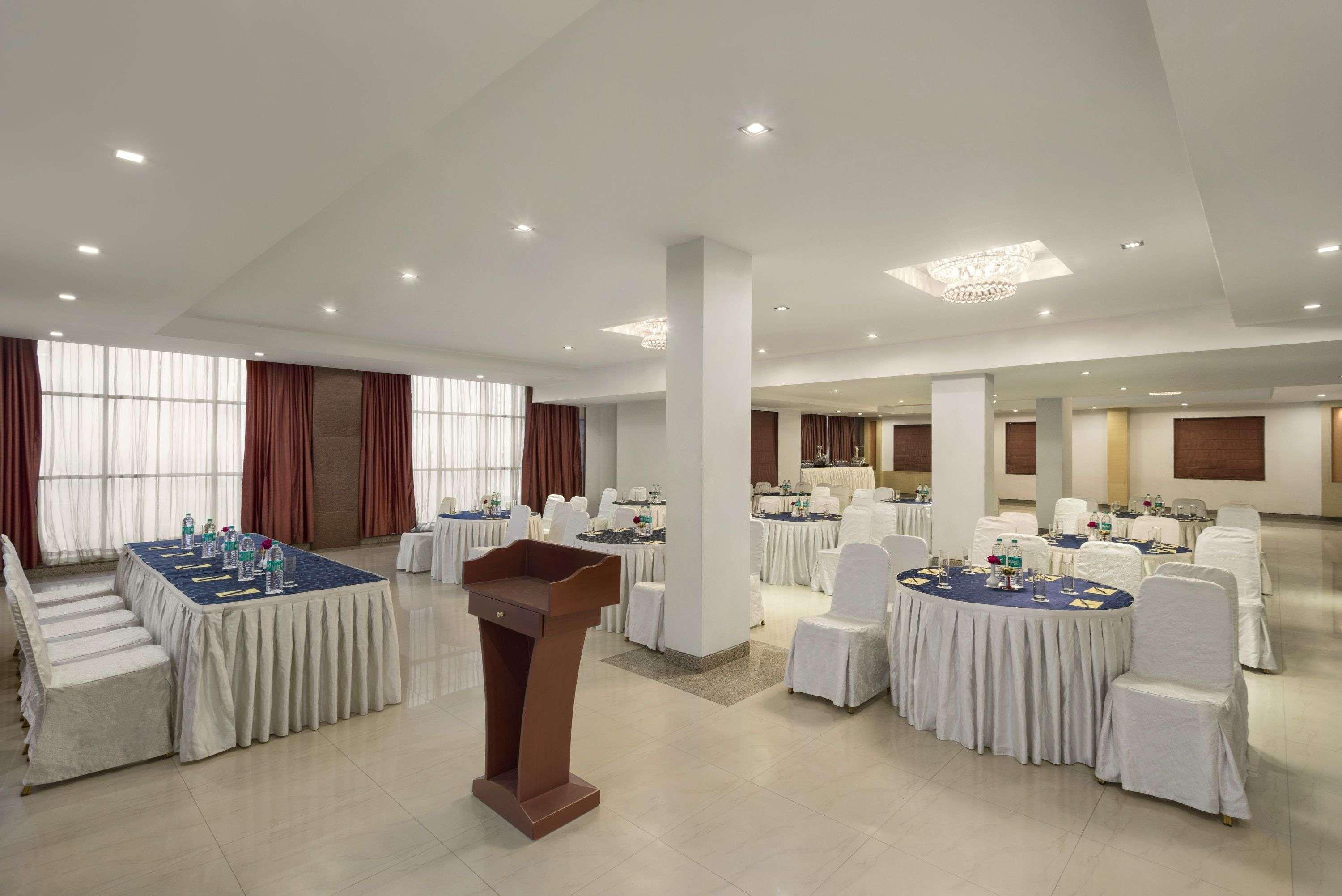 Days Hotel By Wyndham Neemrana Eksteriør bilde