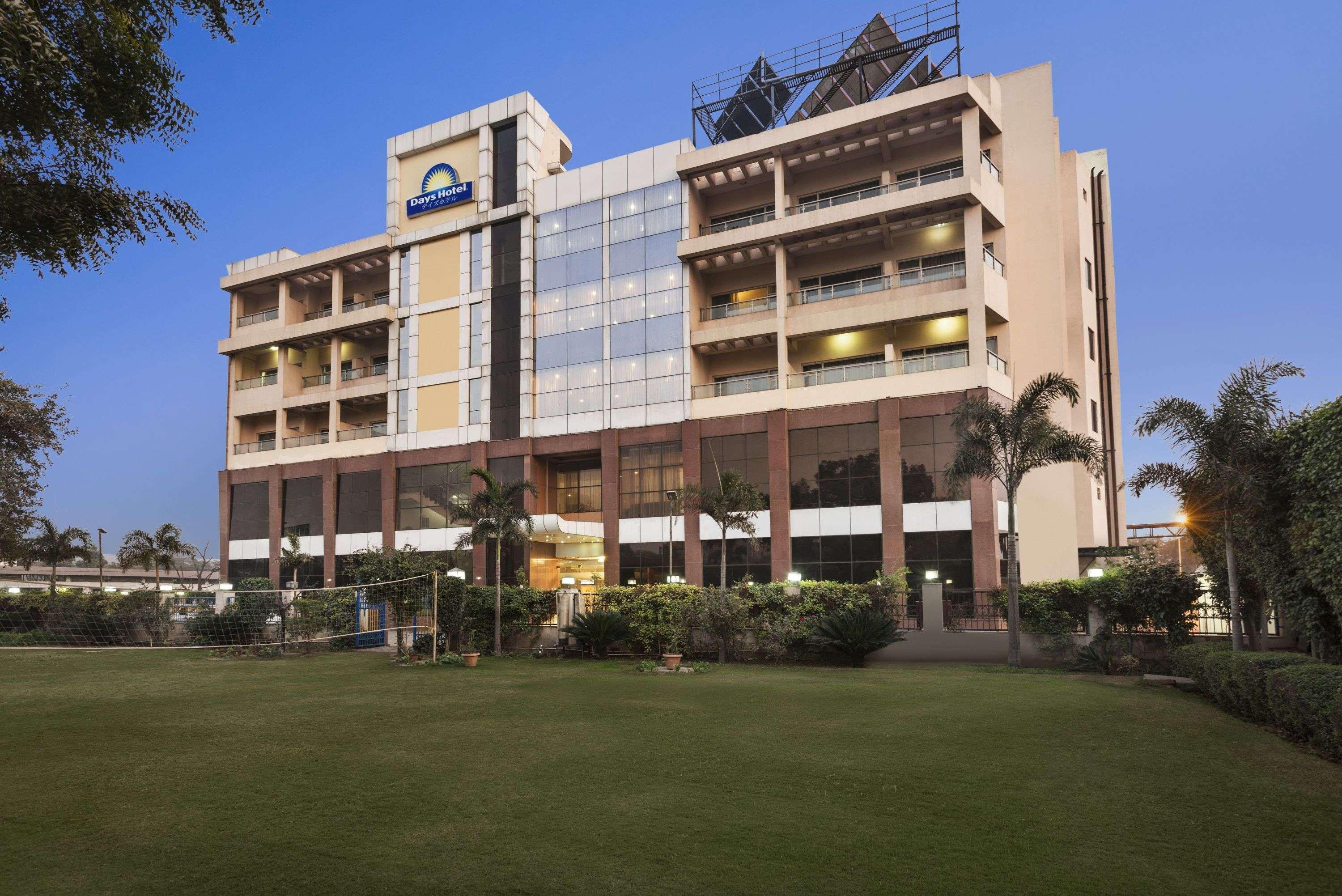 Days Hotel By Wyndham Neemrana Eksteriør bilde